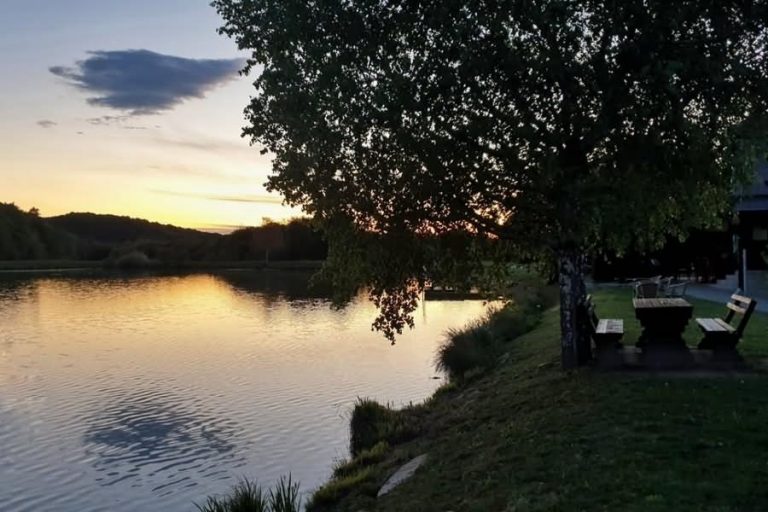 Ribnik, Jezero Savci Ribnik, Jezero Savci