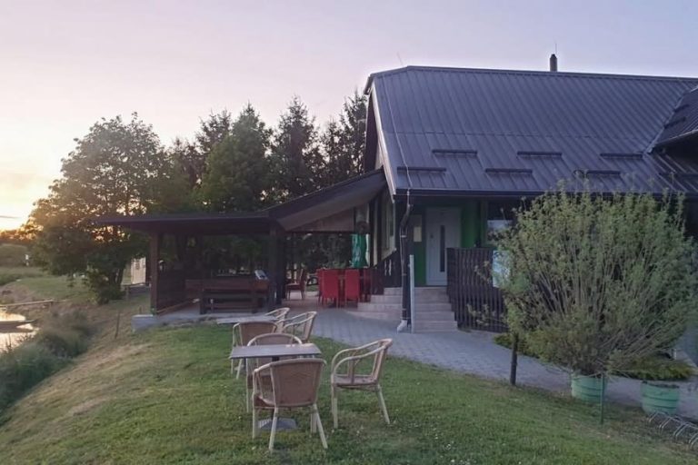 Ribnik, Jezero Savci Ribnik, Jezero Savci